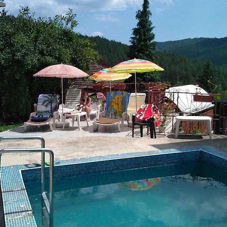 Семеен Хотел "Невен" Momin Prohod Buitenkant foto